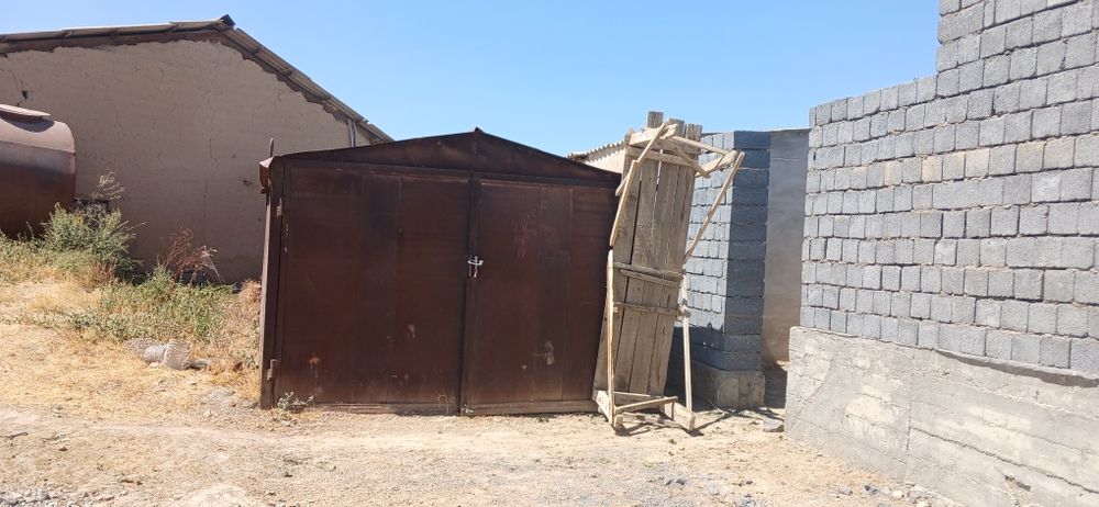 Гараж сотилади. Жиззах Навруз мфй