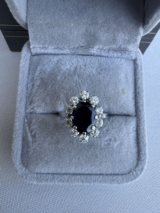 Inel din aur alb, safir si diamante
