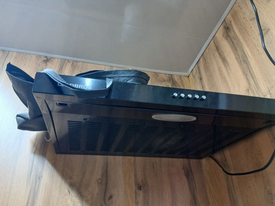 Вытяжка продаётся в отличном состоянии