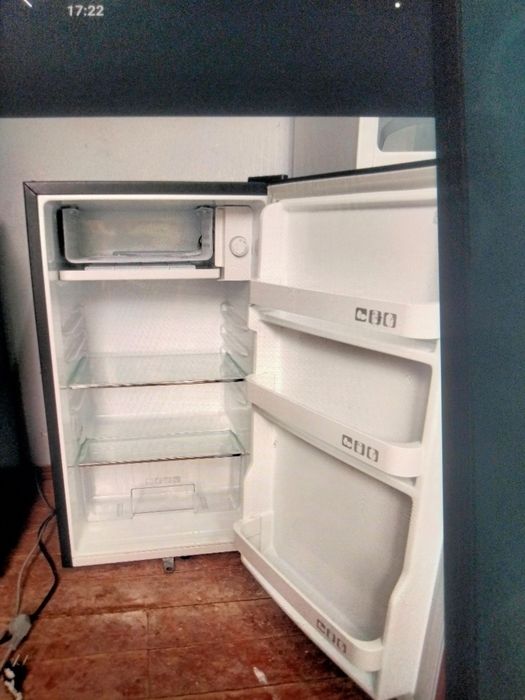 Продам  Мини холодильник   работает на ура