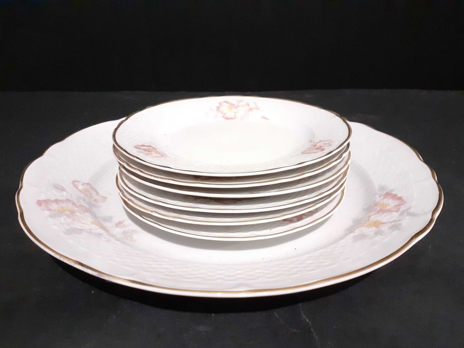 Порцеланов сервиз за торта и сладкиши.Златен кант.Отличен.7части.