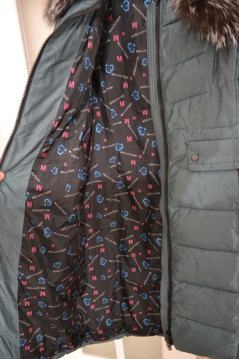 Продам женские куртки