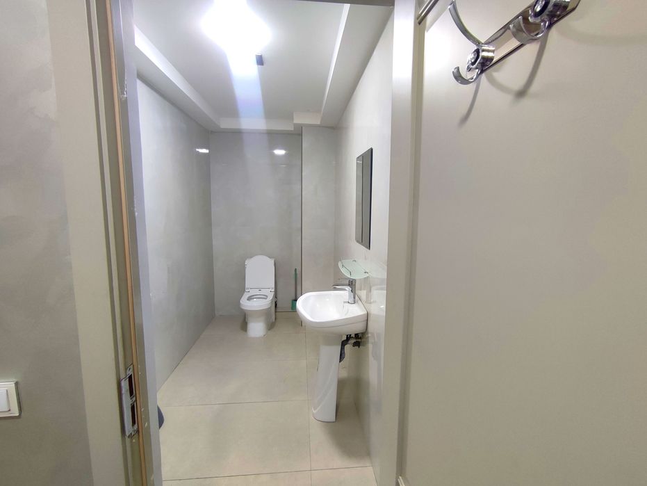 Стильный офис 42 м² в новом Бизнес-центре Яккасарай  (AX)