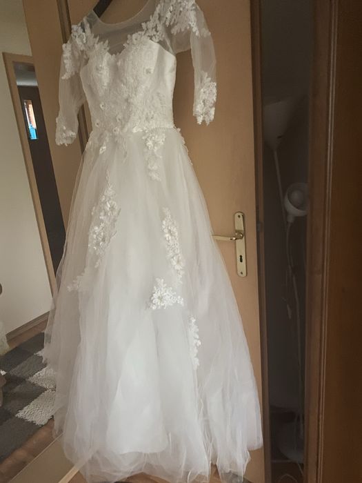 Vand rochie de mireasa potrivita pentru marimea s/m