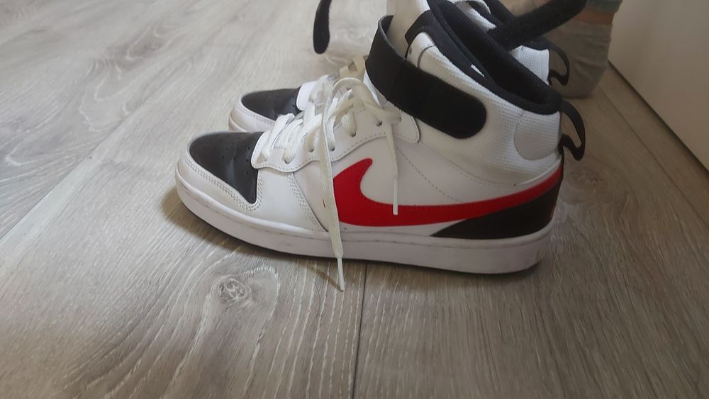 Adidasi Nike fete