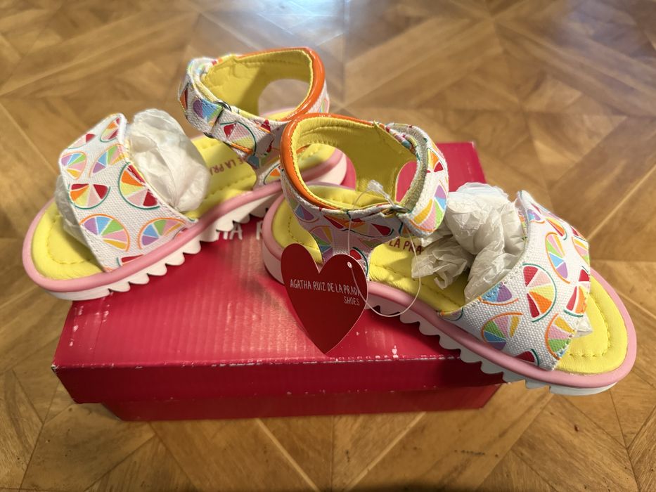 Продам детские сандалики 26 размер