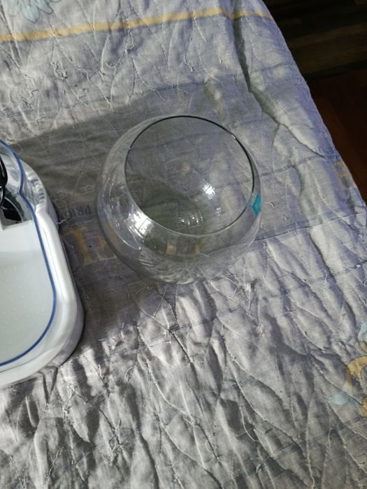Продаю аквариум круглый 3 л и для черепашек