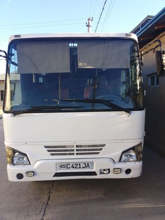 Isuzu avtobus sotiladi