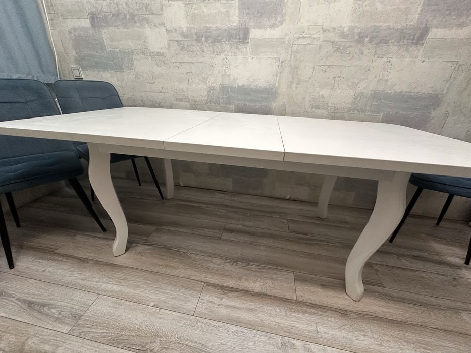 Продам Стол и стулья