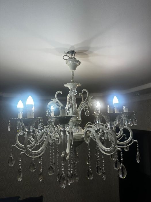 Продам люстру