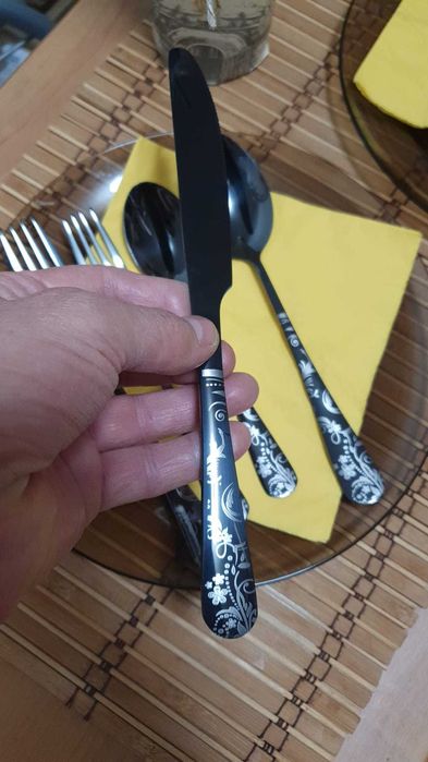 Set tacamuri Negru -Tacamuri Black flora- 4 persoane