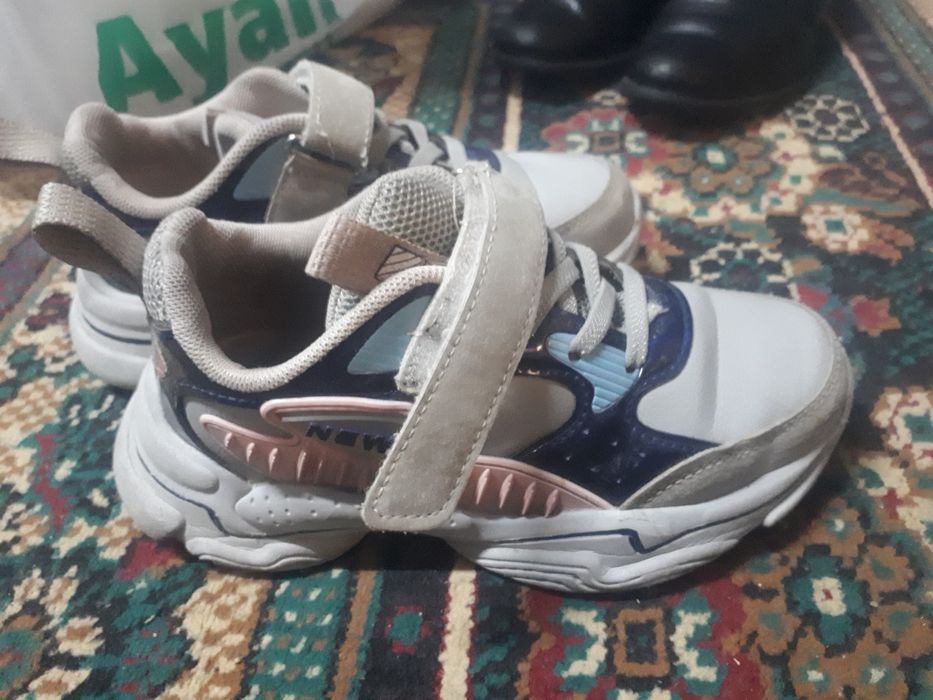 Продам детскую обувь 2пары