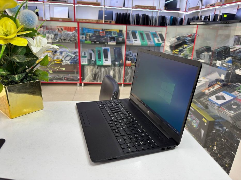 HP office noutbuk seleron N4120 ddr4 8/256 SSD holati ideal