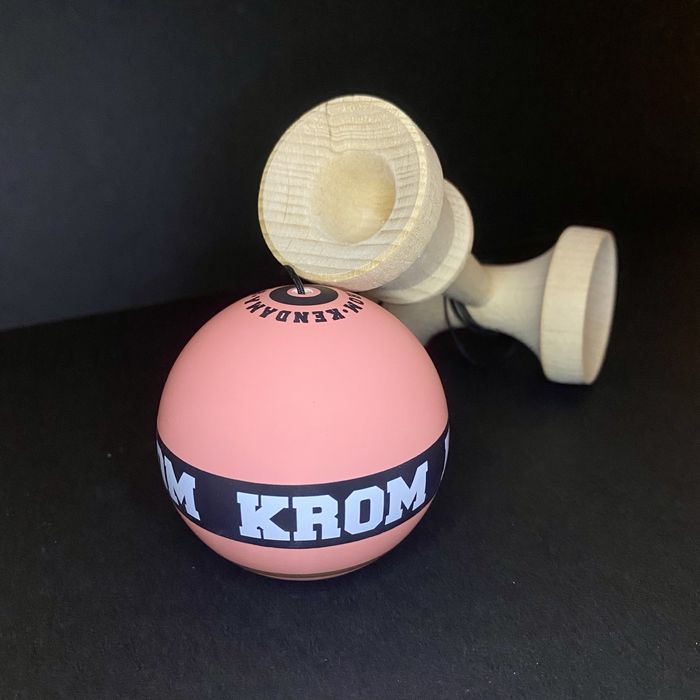 Kendama Krom Strogo Neapolitan Strawberry