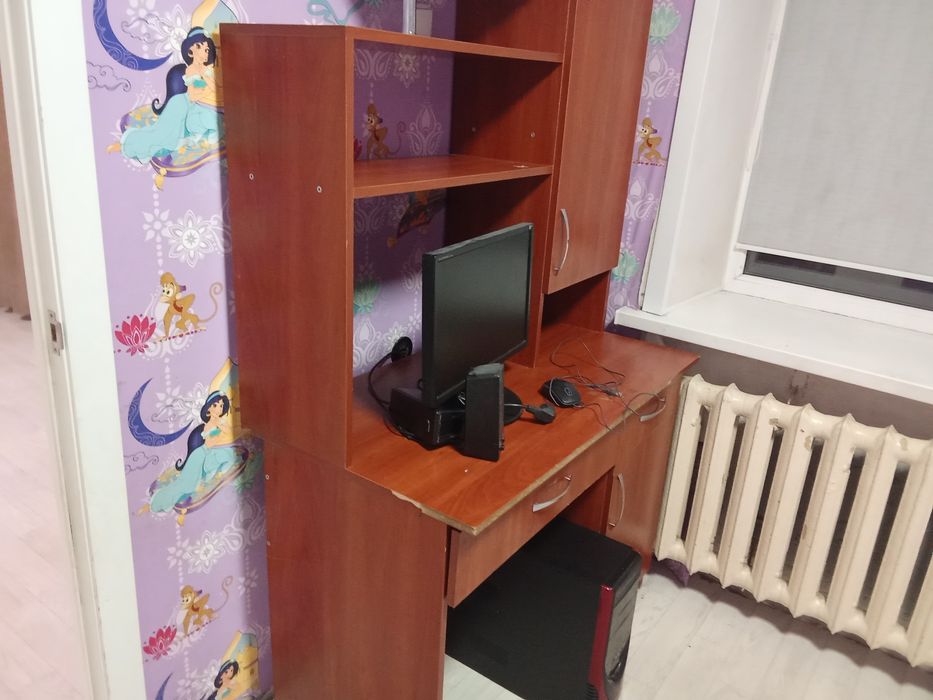 Компьютер с столиком