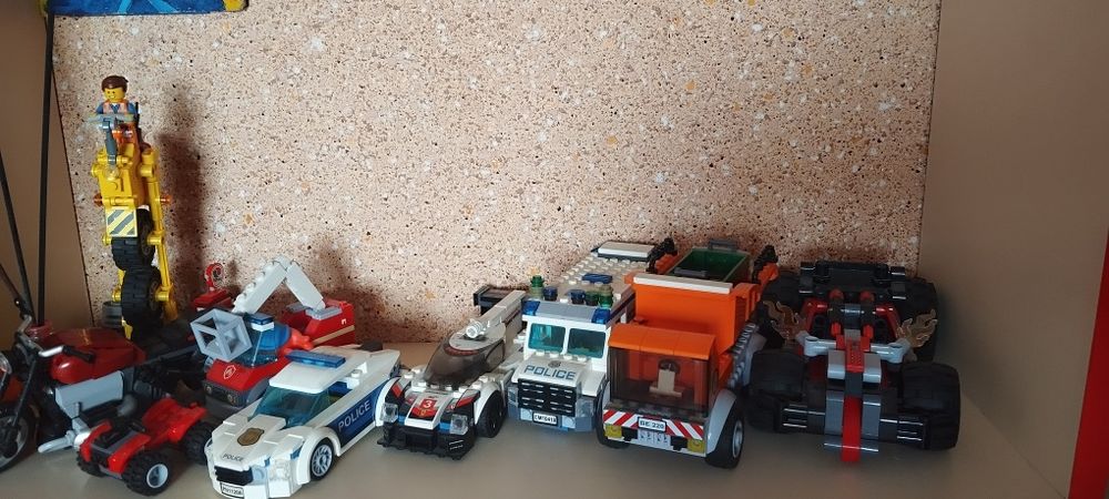 Продам Лего фигуры машины