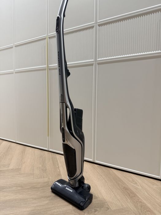 Вертикальный пылесос