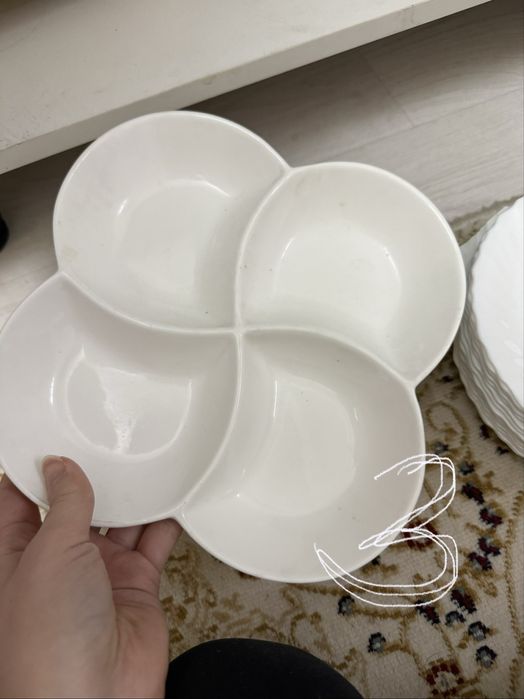 Набор посуды в белом цвете