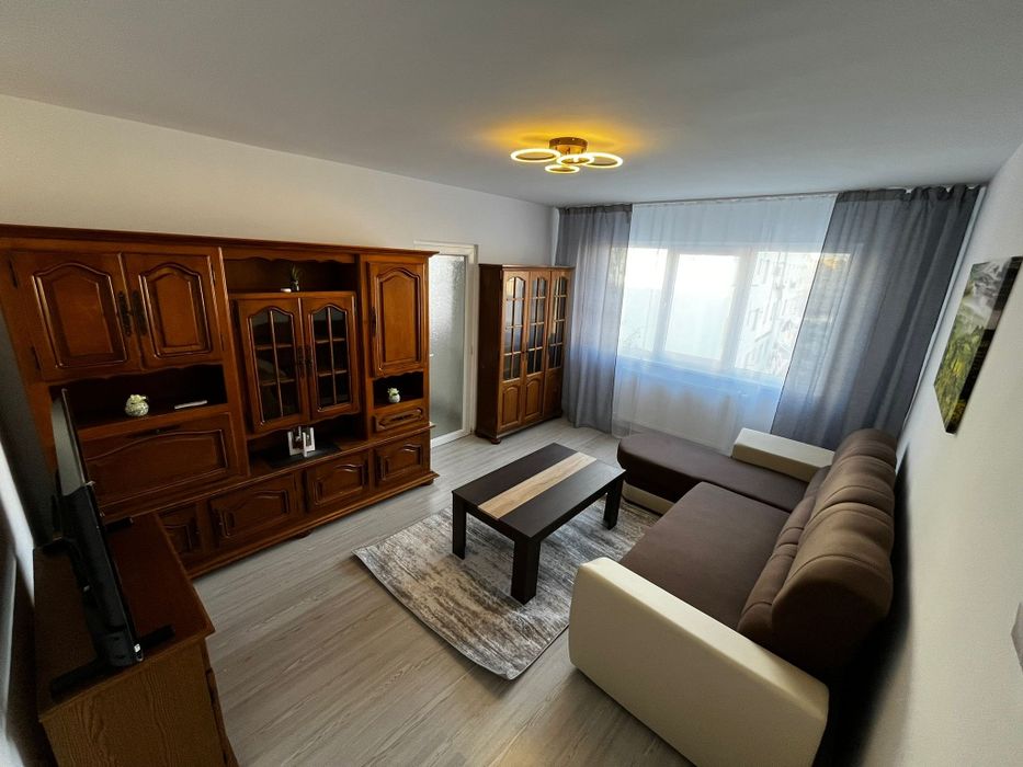 Inchiriez apartament 2 camere in Roman!