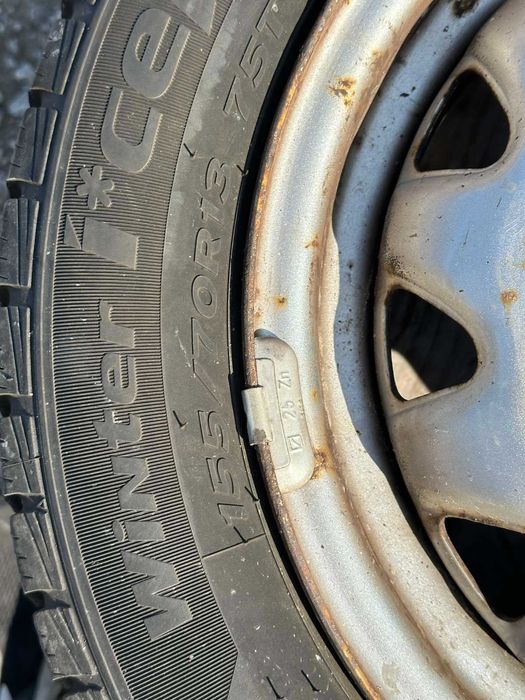 3 броя зимни гуми 155/70/13 комплект с джанти