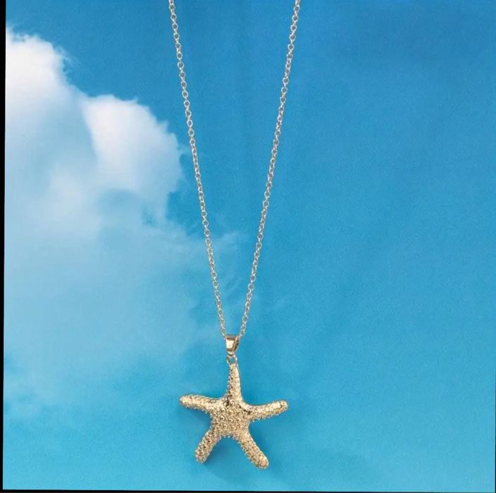 Комплект качественной бижутерии в виде морской звезды.