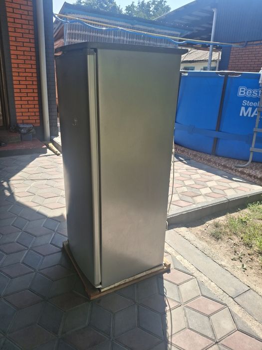 Холодильник почти новый