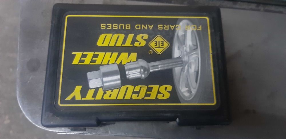 Секретни болтове за пежо и ситроен.