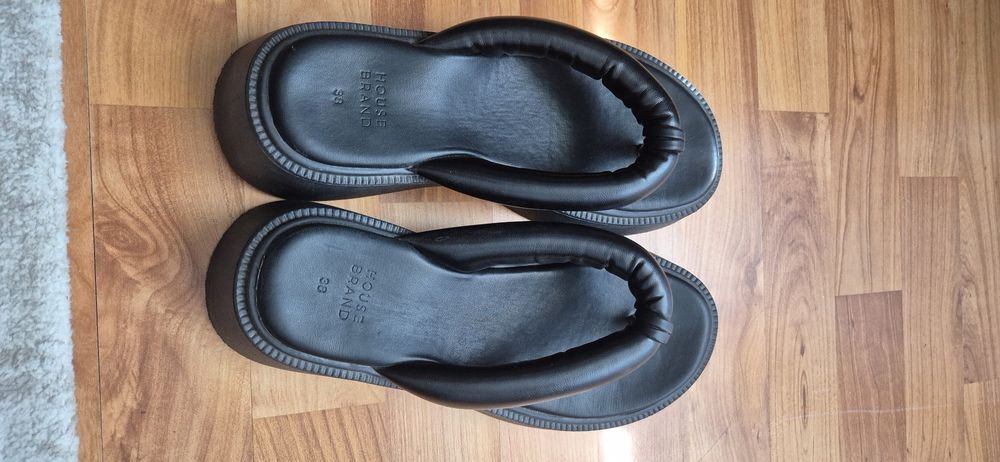 Papuci flip-flops ,marca House Brand