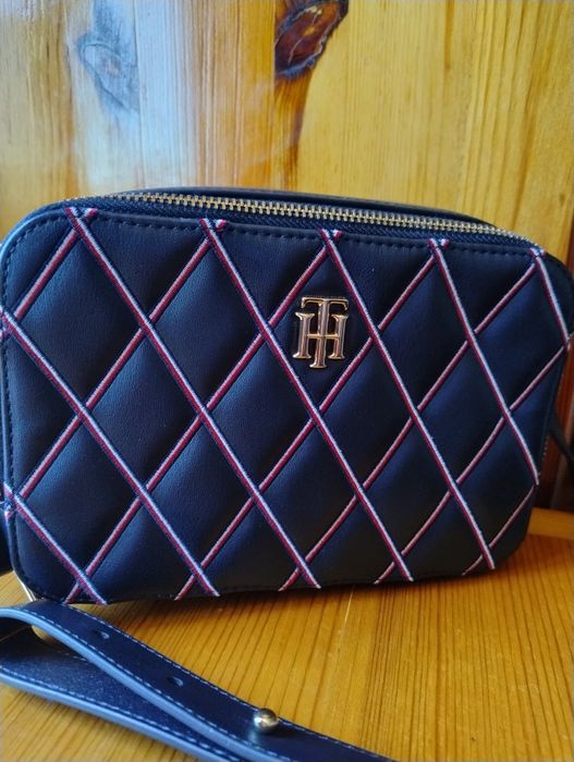 Tommy Hilfiger чанта