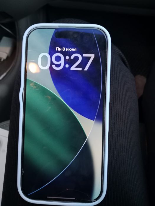 Iphone 17  белый