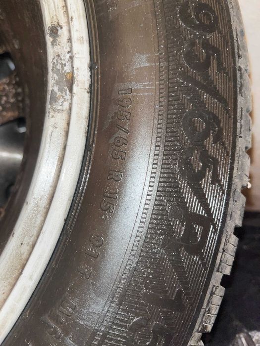 4 броя Зимни гуми GISLAVED с джанти 195/65/15 ДОТ2020