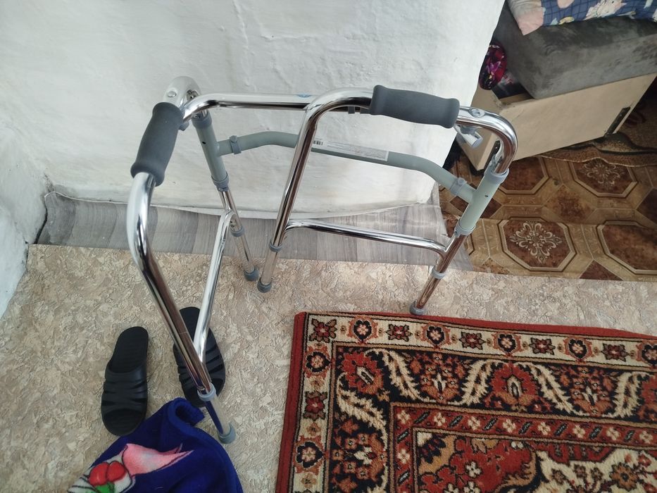 Продам ходунки  в отличном состоянии