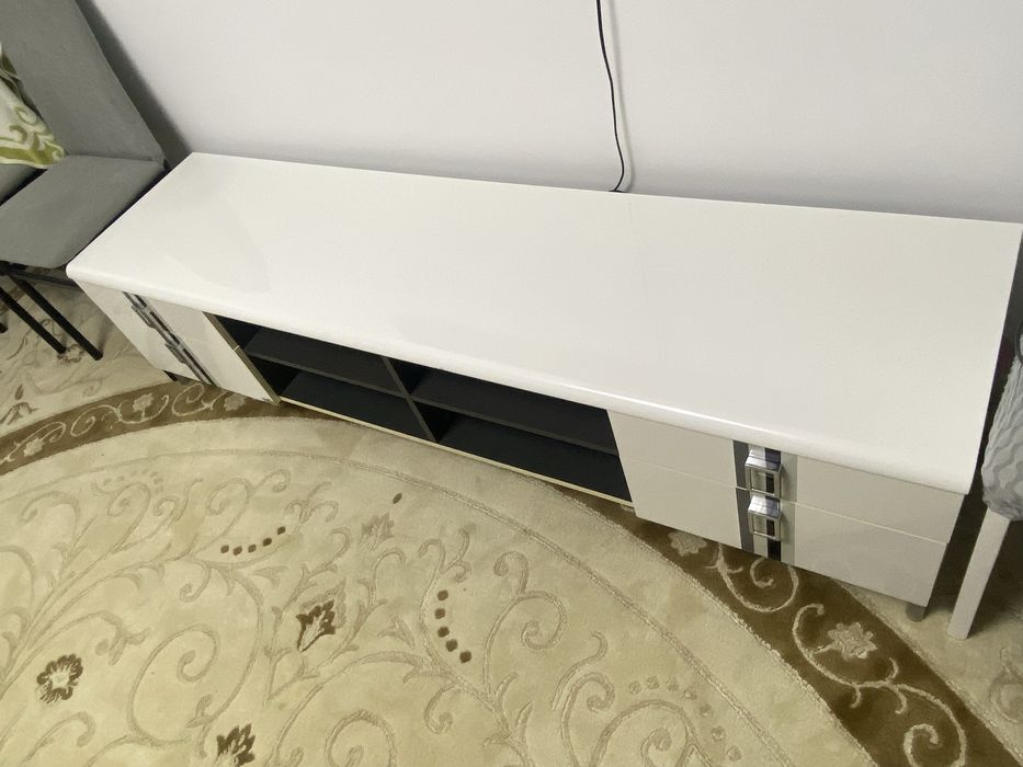 Тумбочка под телевизор