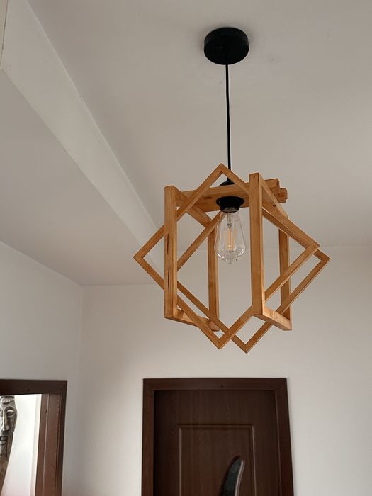 lustra din lemn lucrata manual