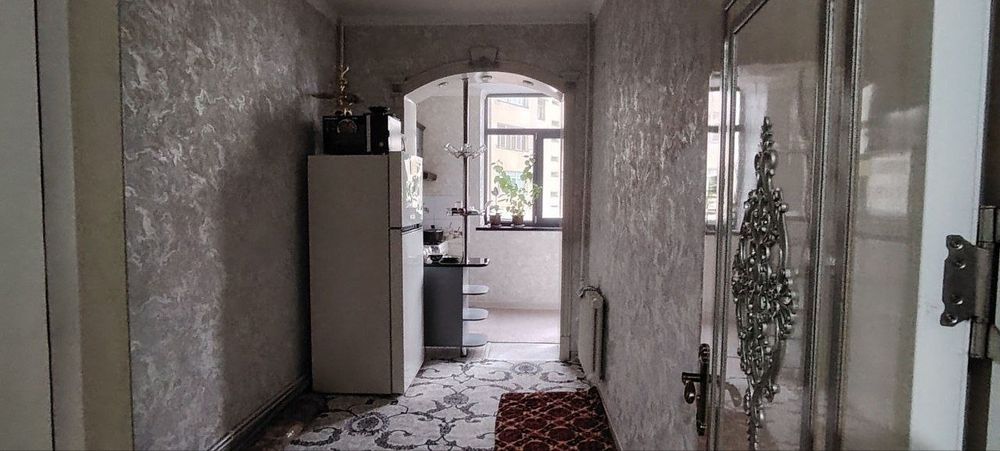 Тезда- 3 хонали 2 каватда жойлашган квартира сотилади умумий майдони 7