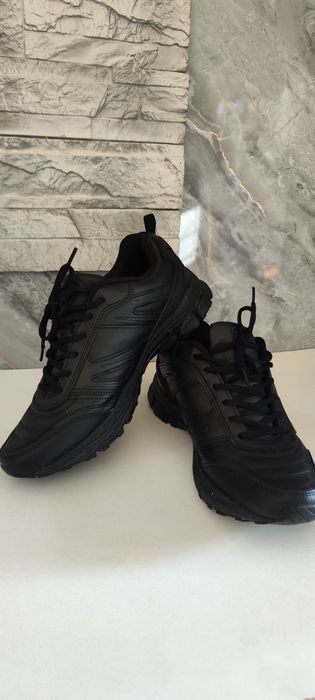 Кроссовки раз. 46. Bona.