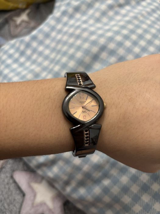 Продаются часы.