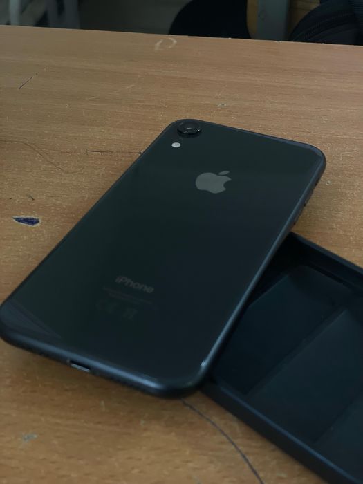 Продам iPhone XR
