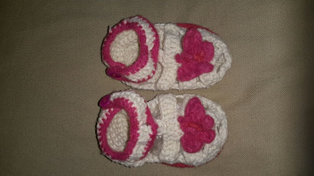Сандалики вязаные на малышку