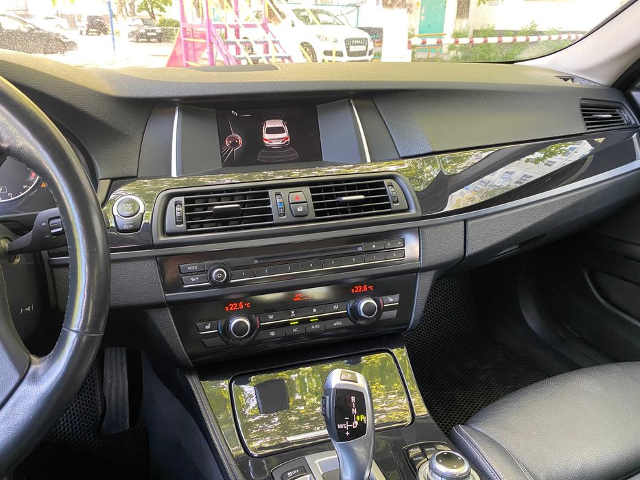 Продается BMW 5 520i 2015 российский учет