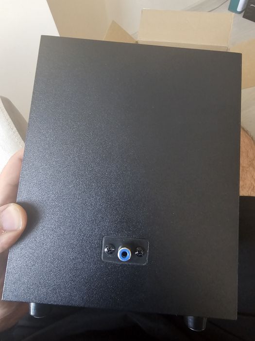 Суббуфер със тонколонки