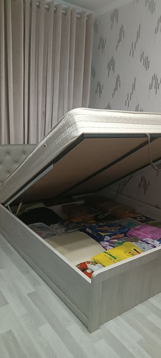 Двухспальная кровать