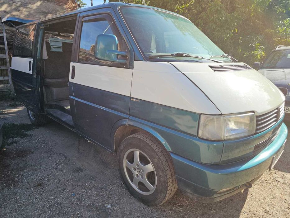 VOLKSWAGEN Multivan