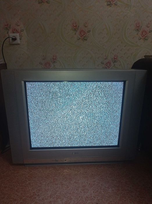 Телевизор LG Flatron (б/у, в отличном состоянии)