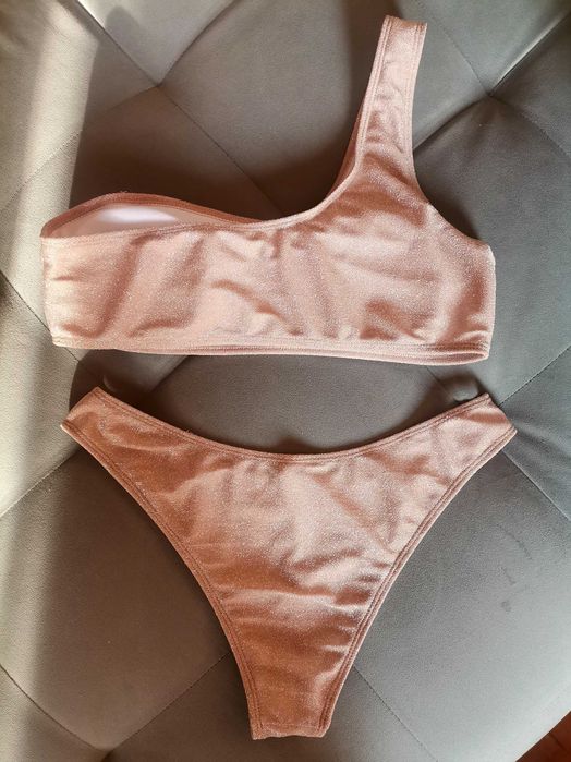 ЧИСТО НОВ Бански от две части