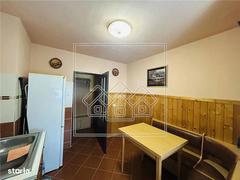 Ap decomandat, 3 camere, 2 balcoane - Zona Turnisor