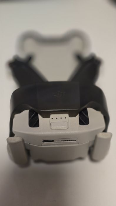 Дрон DJI Mini 4 Pro Fly More Combo