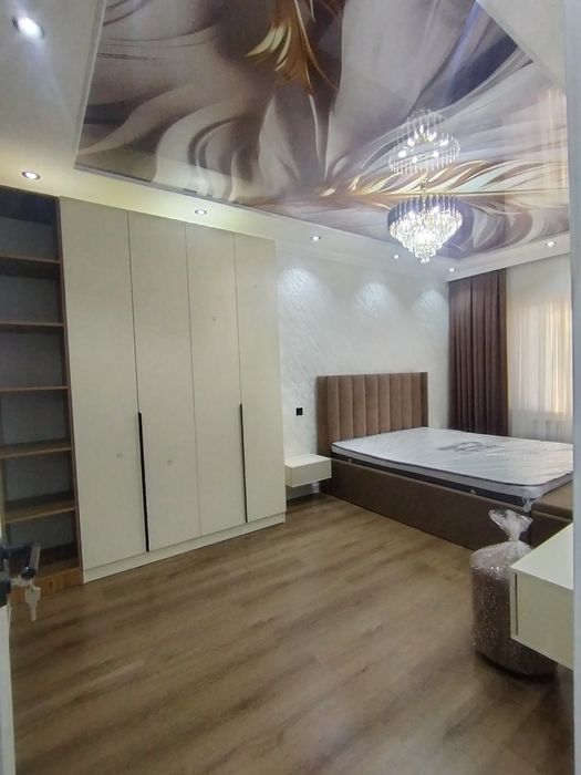 Чирчик шахрида 8 мкда 3 хонали уй сотилади