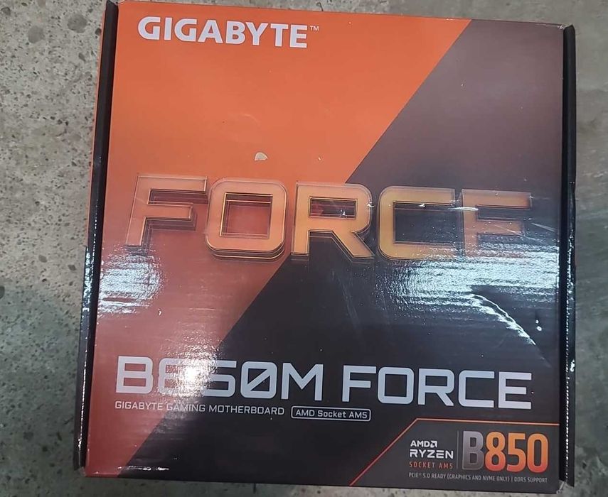 Kit Gaming AMD Ryzen 7 9700x + Placă de bază Gigabyte B850M Force , nou