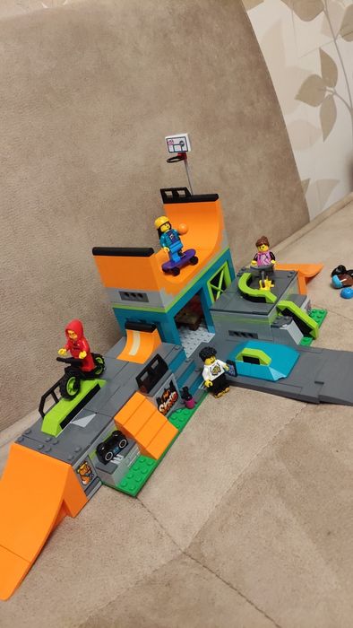 LEGO City - Скейтпарк на улицата (60364)